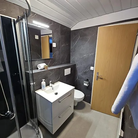 First - Aare Jungfrau Ag Appartement *